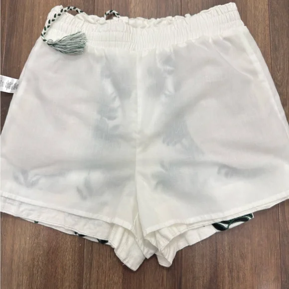 House of Harlow 1960 White Shorts with Green Leaf Embroidery - Picture 5 of 10